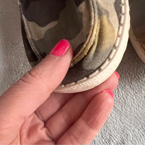Hey Dude Wendy Camo Camouflage Print Slip-On Sneaker Canvas Shoe Sz 7 - Picture 7 of 15